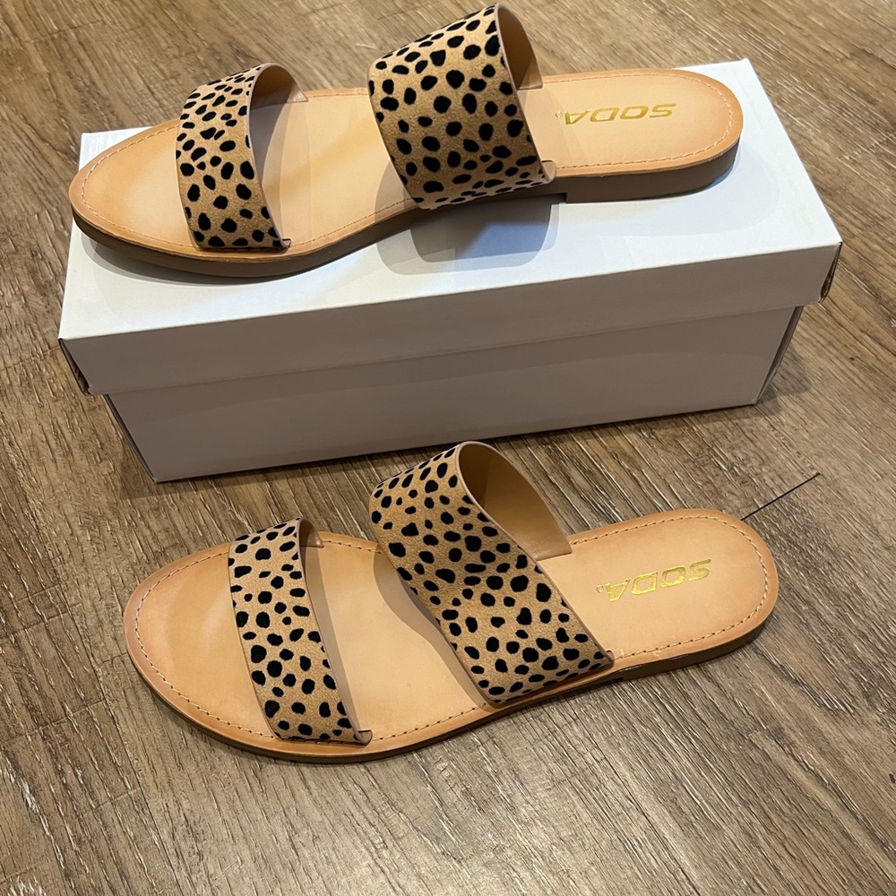 Like New! Cheetah Print Women’s Slides